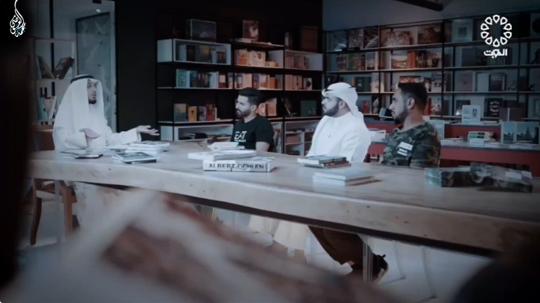 كيف يكون القرآن معجزة خالدة ‏لكل البشر، بينما إعجازه خاص بتحدي العرب في بلاغتهم؟